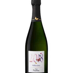Bouteille de champagne 2018 avec étiquette papillon et emballage noir.